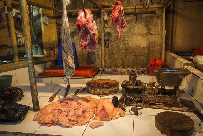 卖牛肉为啥摊贩挂着卖？内行人说出4个原因吃这么多年明白了